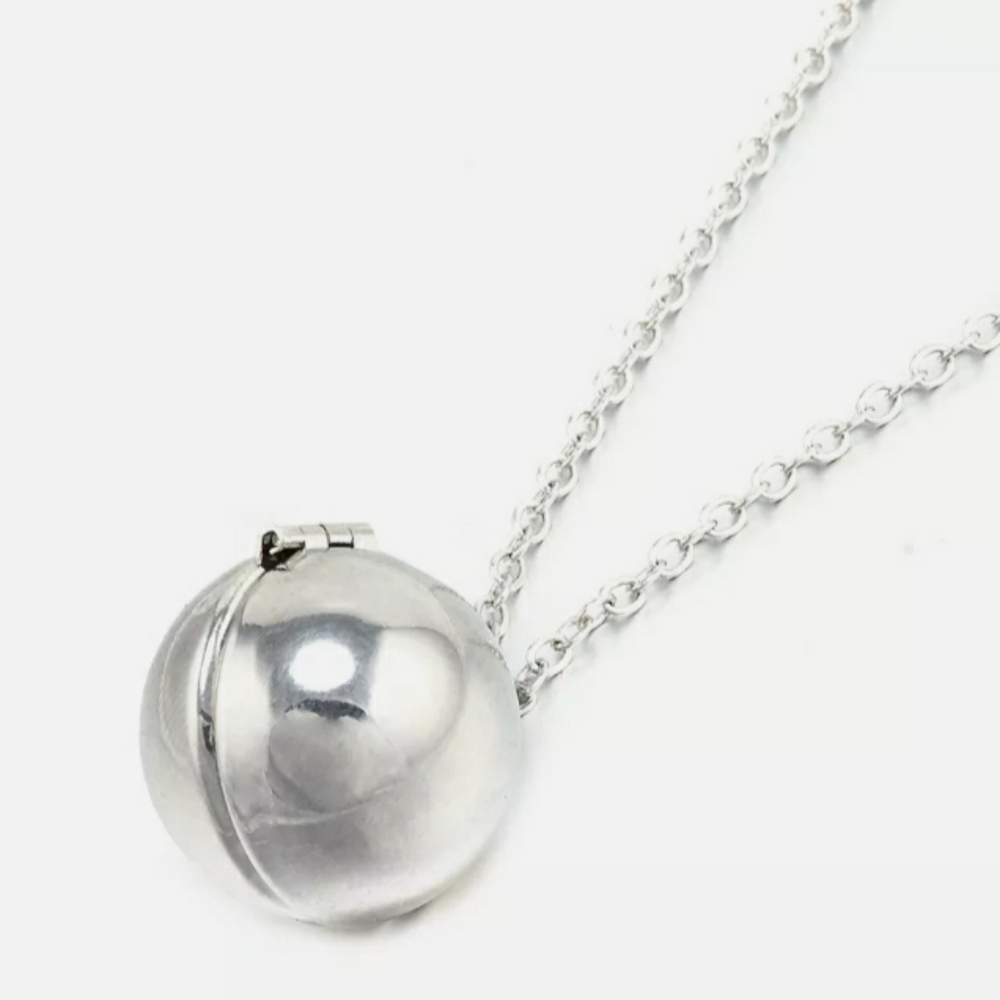 Secret Message Locket (Silvertone) - Picture 3 of 5